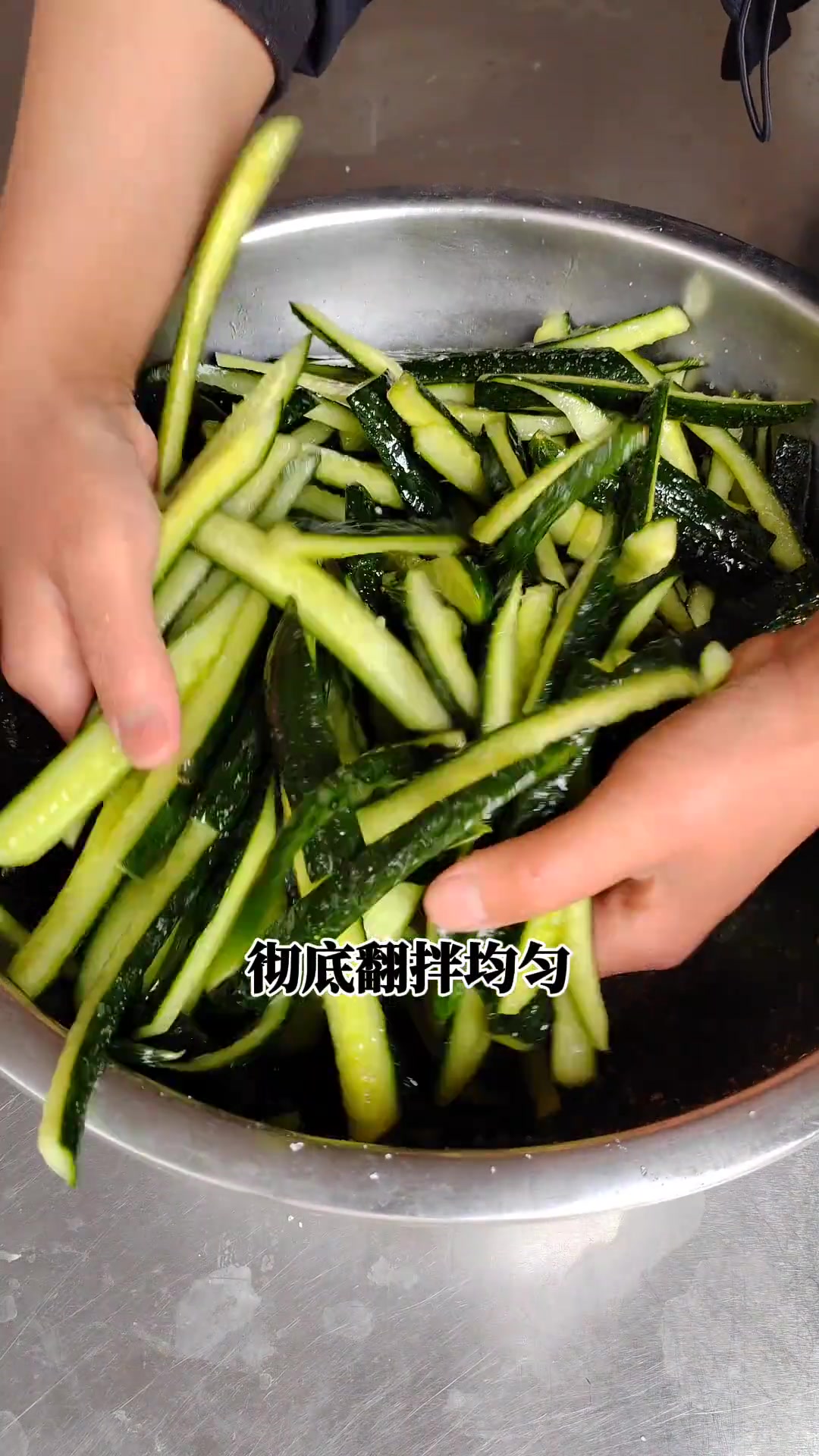 传统老方法腌酱黄瓜,做法简单,半年不坏