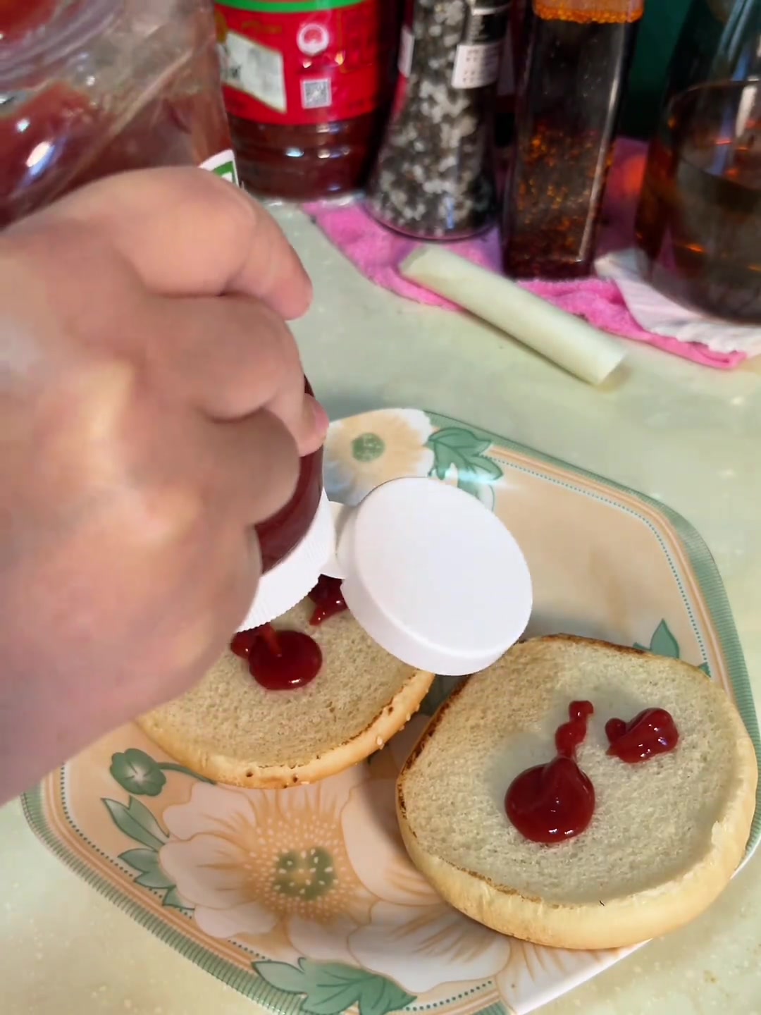 回购了好几次的芝麻汉堡坯，孩子特别喜欢吃，蓬松暄软，跟汉堡店一个味