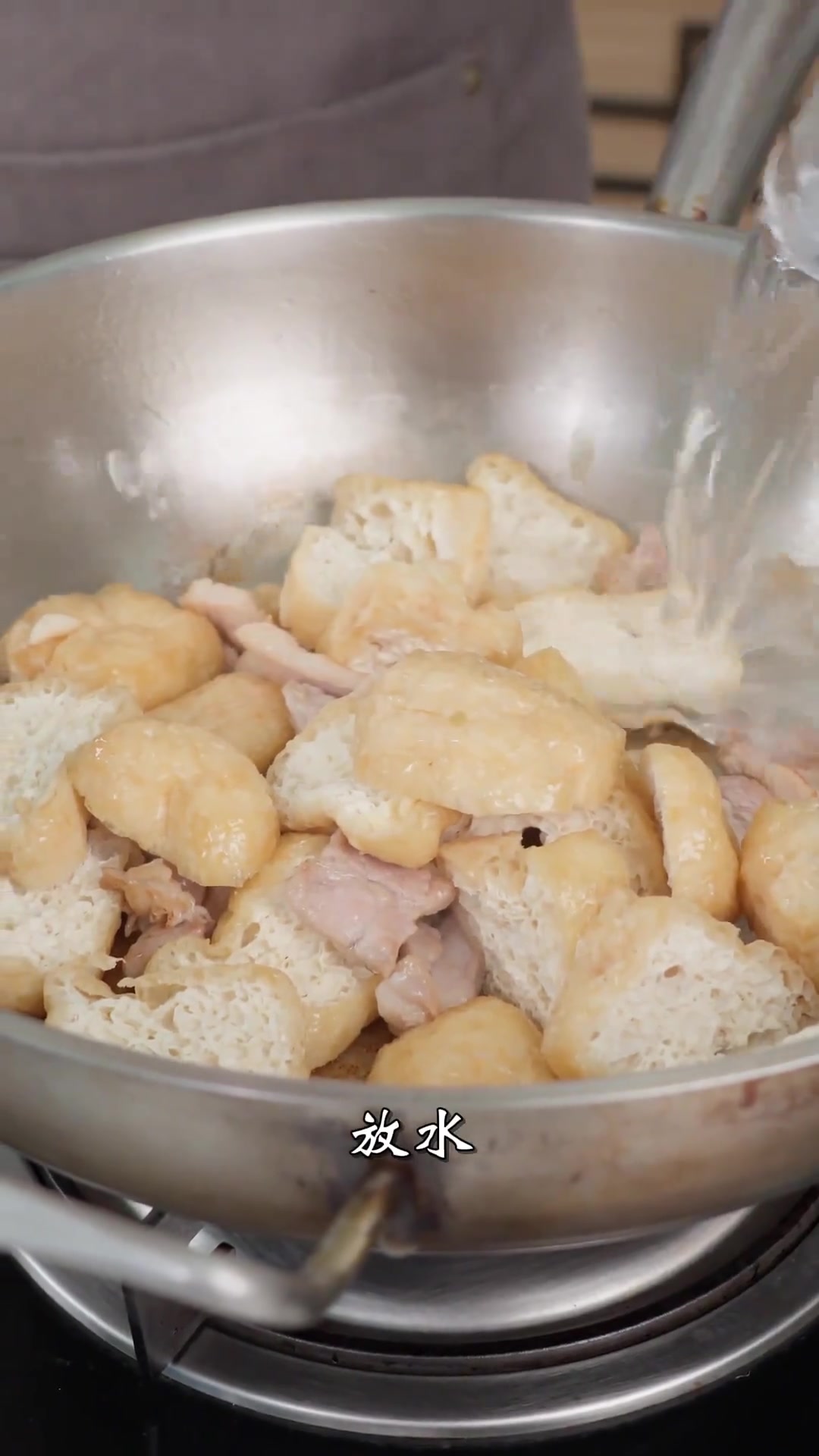 油豆腐吸饱汤汁,豆芽爽脆,适合夏天