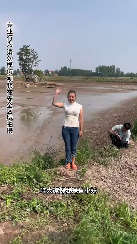一个鱼塘抠了五条一斤的鳝鱼资源太好了(3)