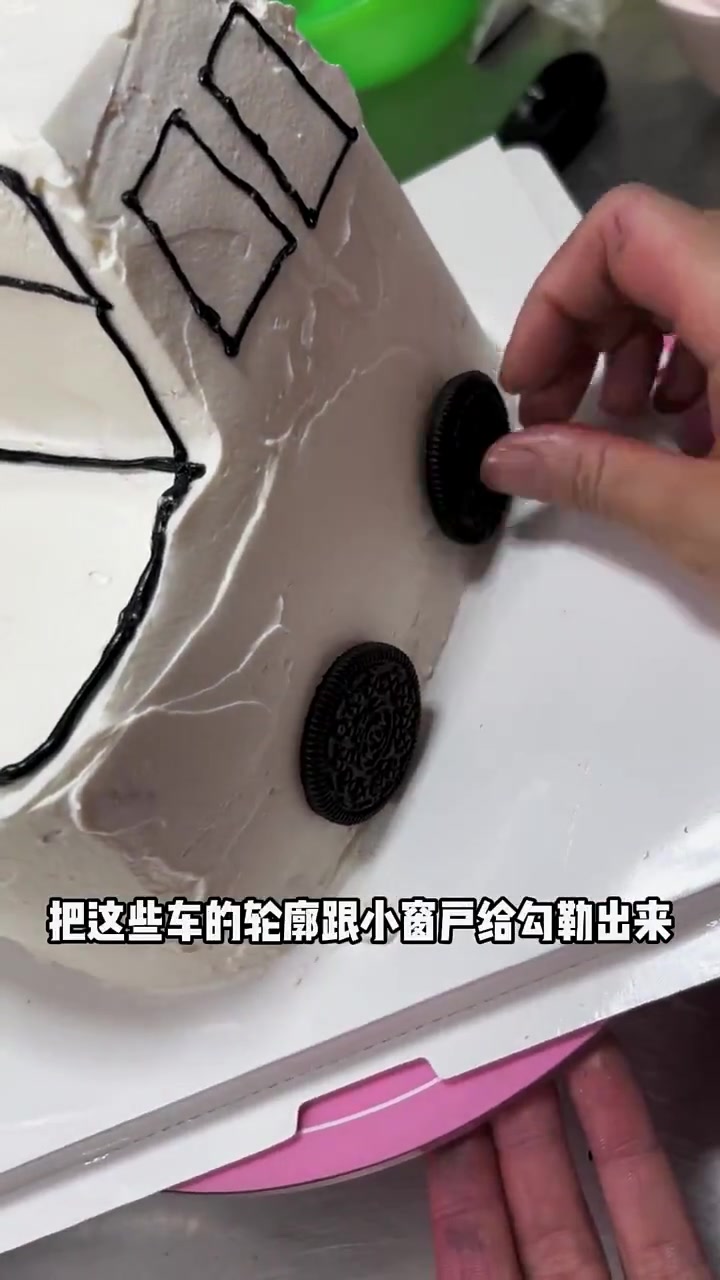 做八寸小汽车蛋糕超费事但一小时能收八十块