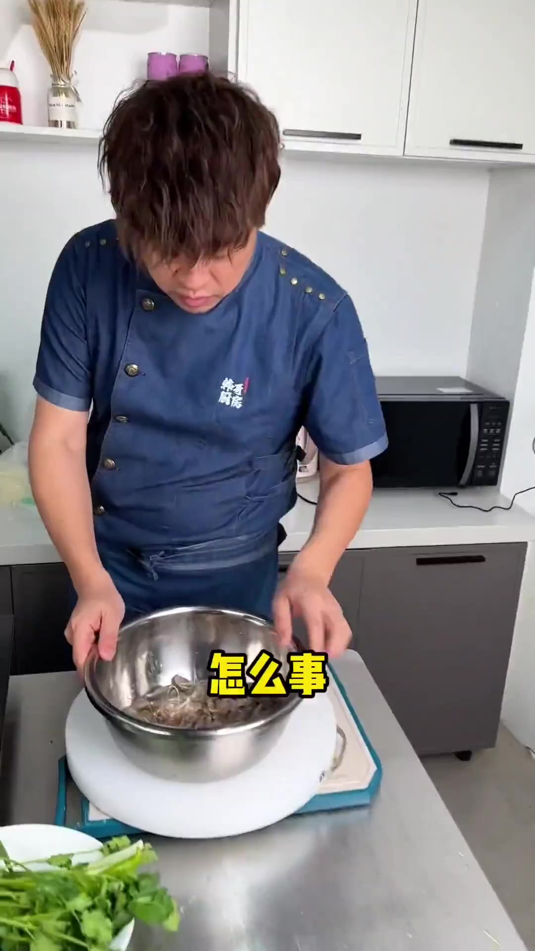 生拌小白虾你家那边应该都有吧!