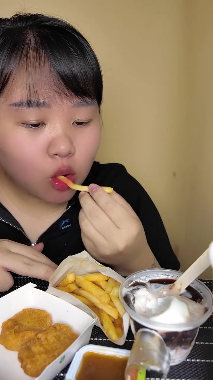 板烧鸡腿堡安排上啦姐妹们