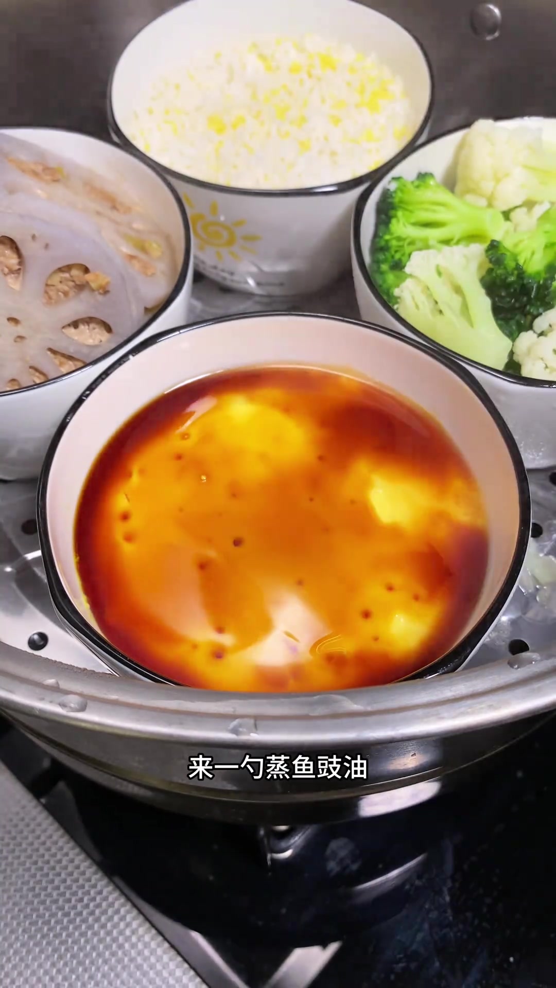 一个人也要好好吃饭|今日份午餐:蒸藕夹虾仁蒸蛋蒸花椰菜二米饭