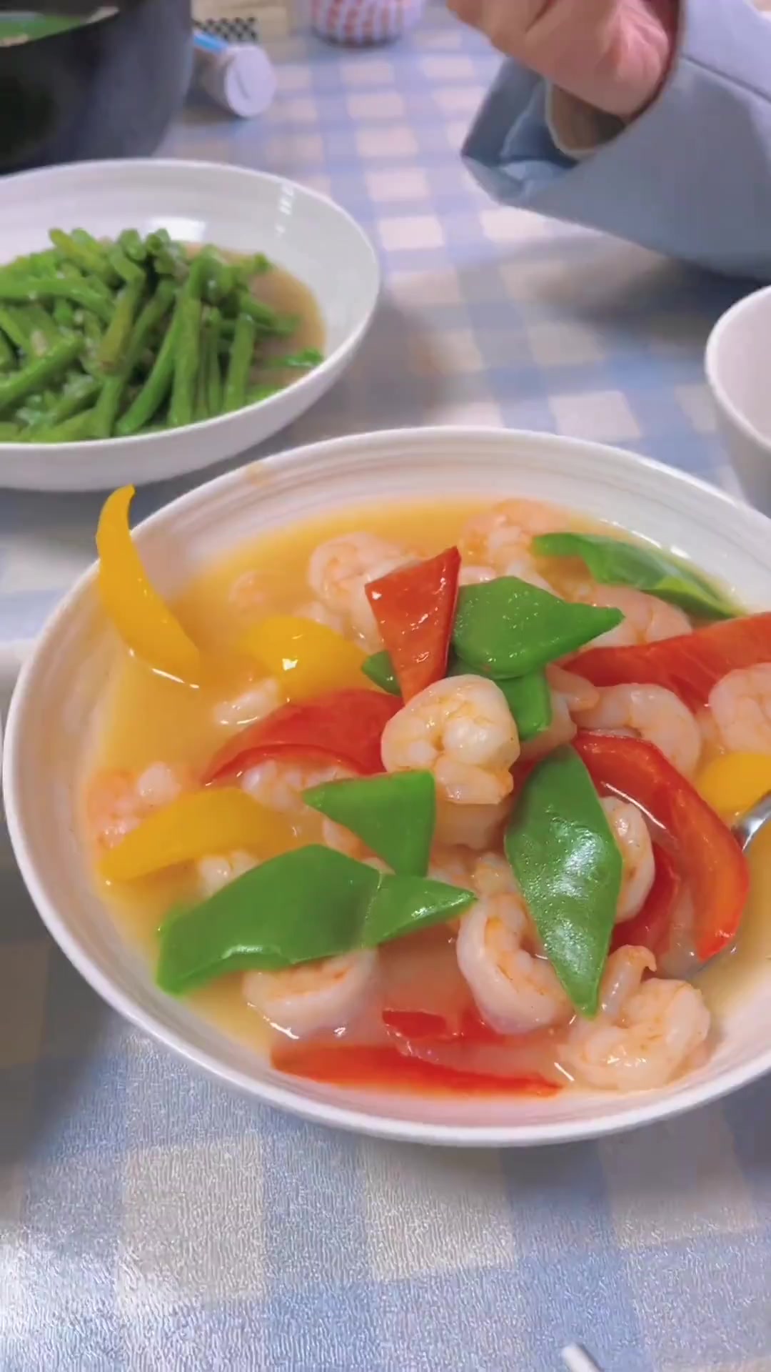 今天吃什么日常做饭家常菜分享彩椒炒虾仁，烧得不好仅供参考