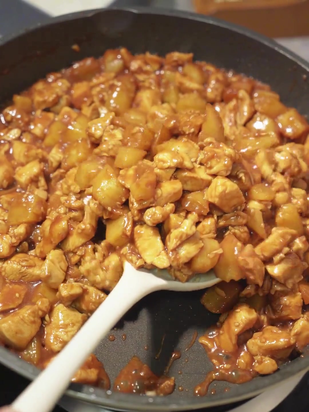 三分钟教会你一道新的下饭神器!土豆鸡丁!