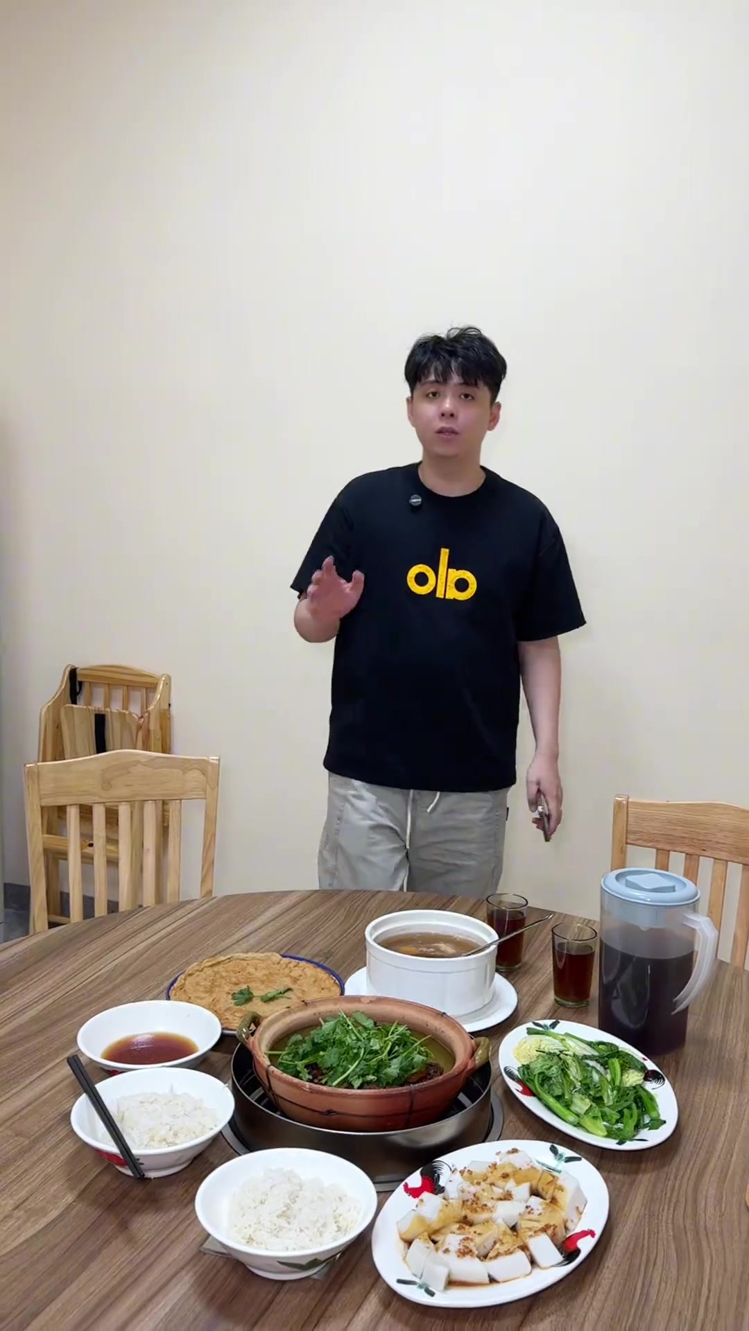 不用去到佛山,在揭阳就能吃到华仔鸡煲了环境好,聚餐聚会来这里太合适