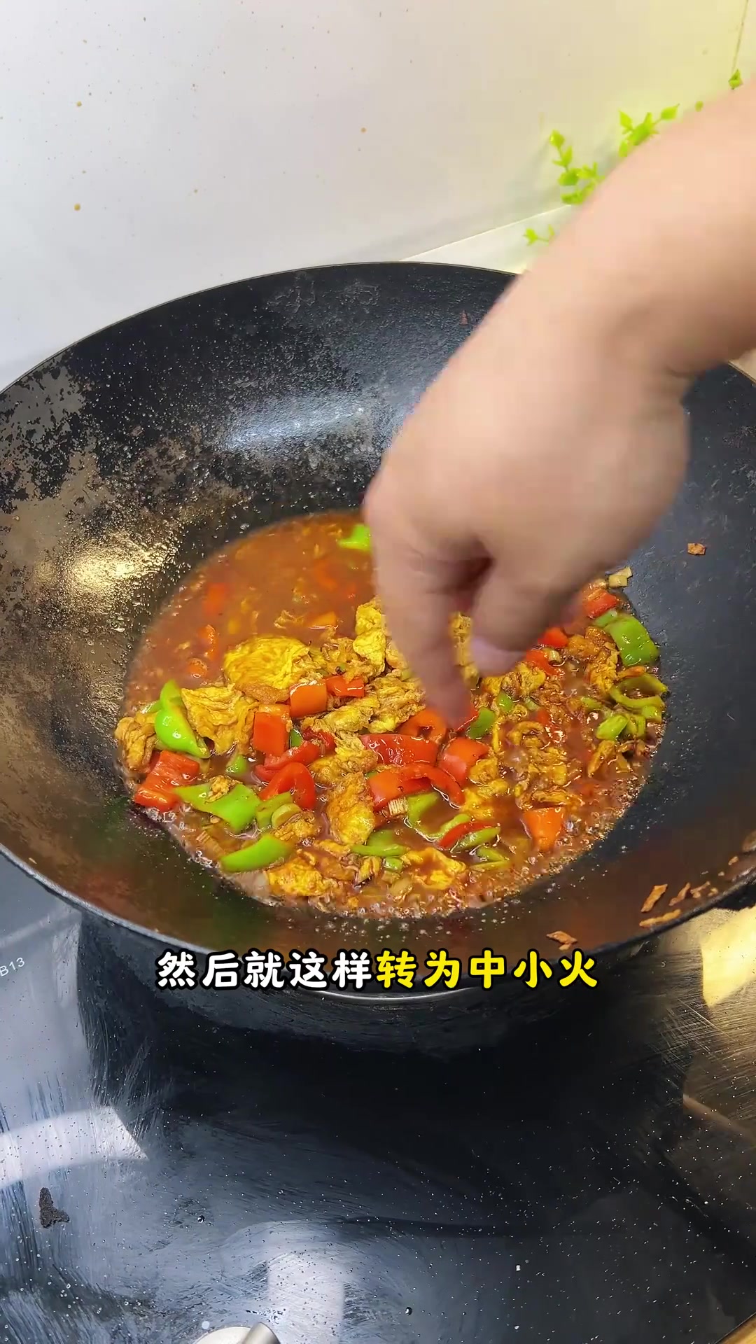 打工人保命食谱！青椒鸡蛋拌面，半夜饿疯5分钟吃上热乎面
