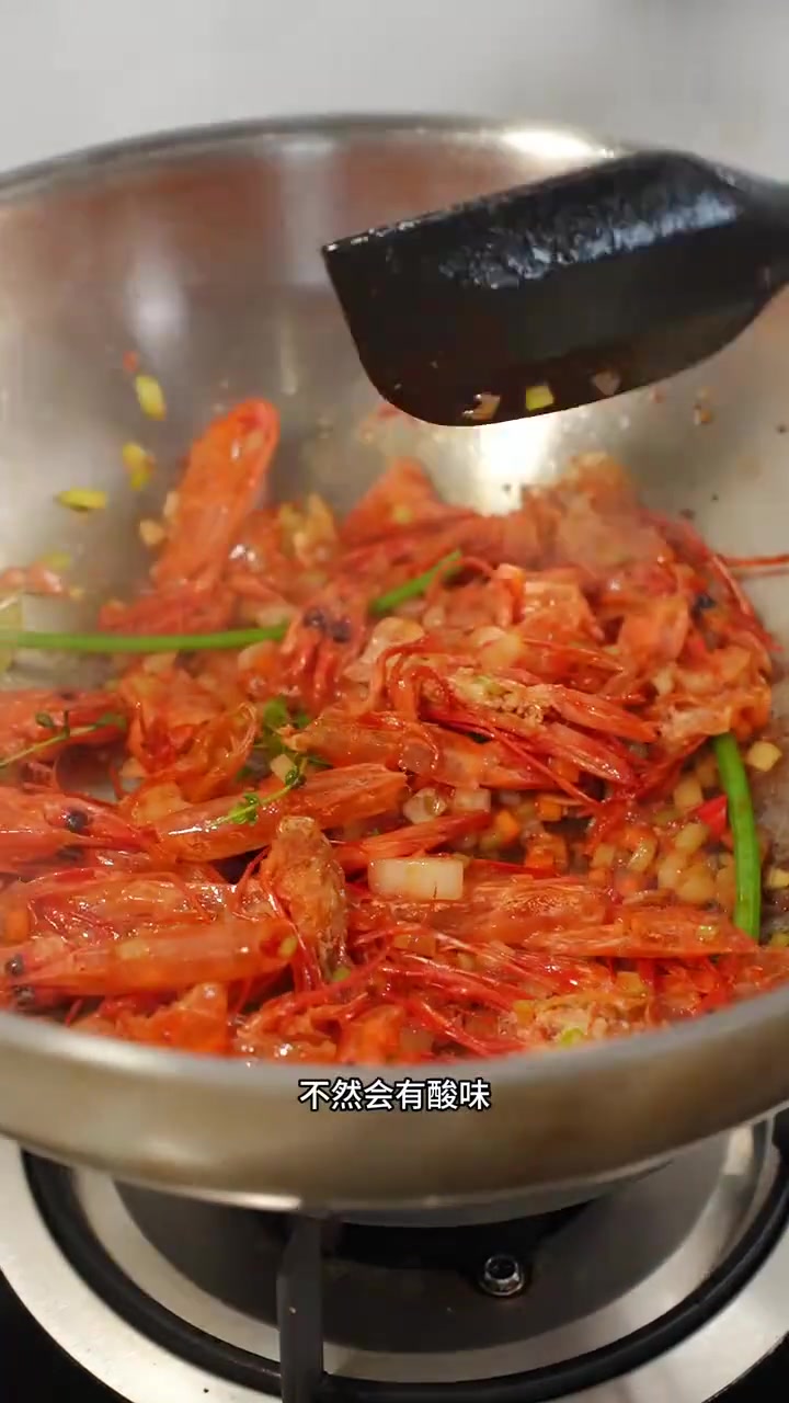 用西班牙国宝级海鲜「红魔虾」做顶奢意面虾脑虾壳虾肉三重鲜香，值得收藏的海鲜面王炸