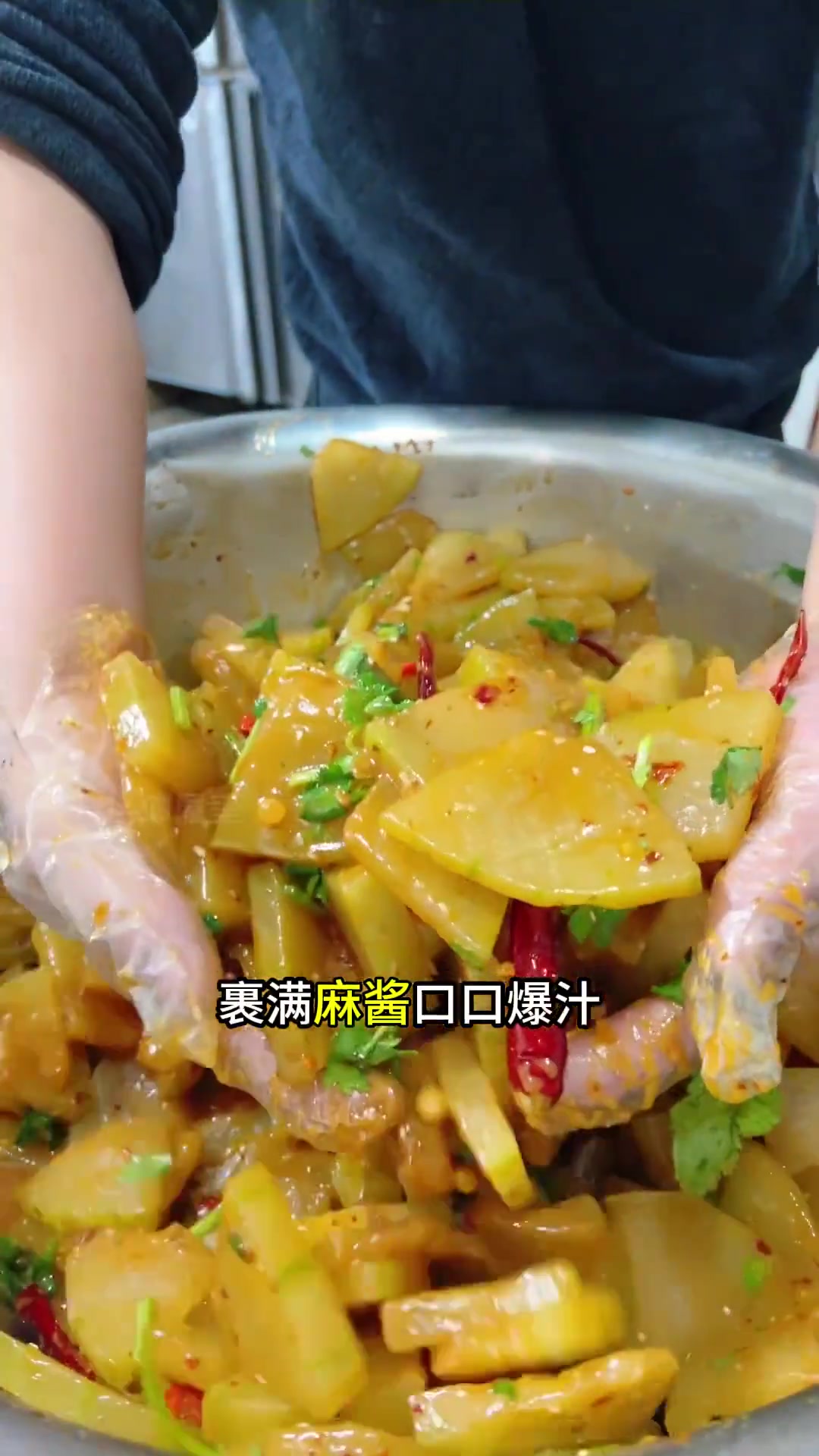 《麻酱冬瓜》大锅菜冬瓜这样做,鲜嫩脆爽,比炒的更好吃