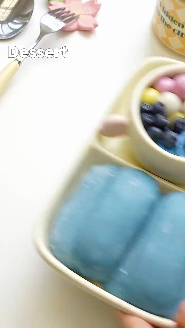 中式甜品拼盘海盐奥奥麻薯条+蓝莓饱饱碗糯叽叽的麻薯条一口咬下去冰淇淋口感!再来一碗蓝莓饱饱