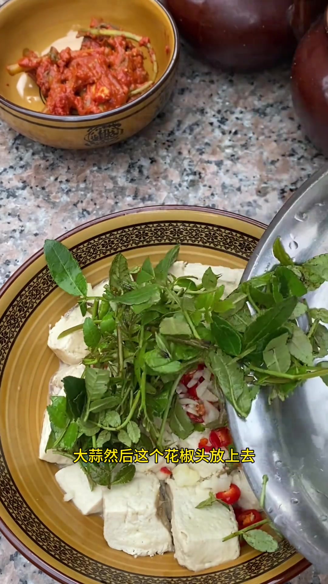 臭豆腐吃法多样,花椒尖蒸的最好吃还下饭