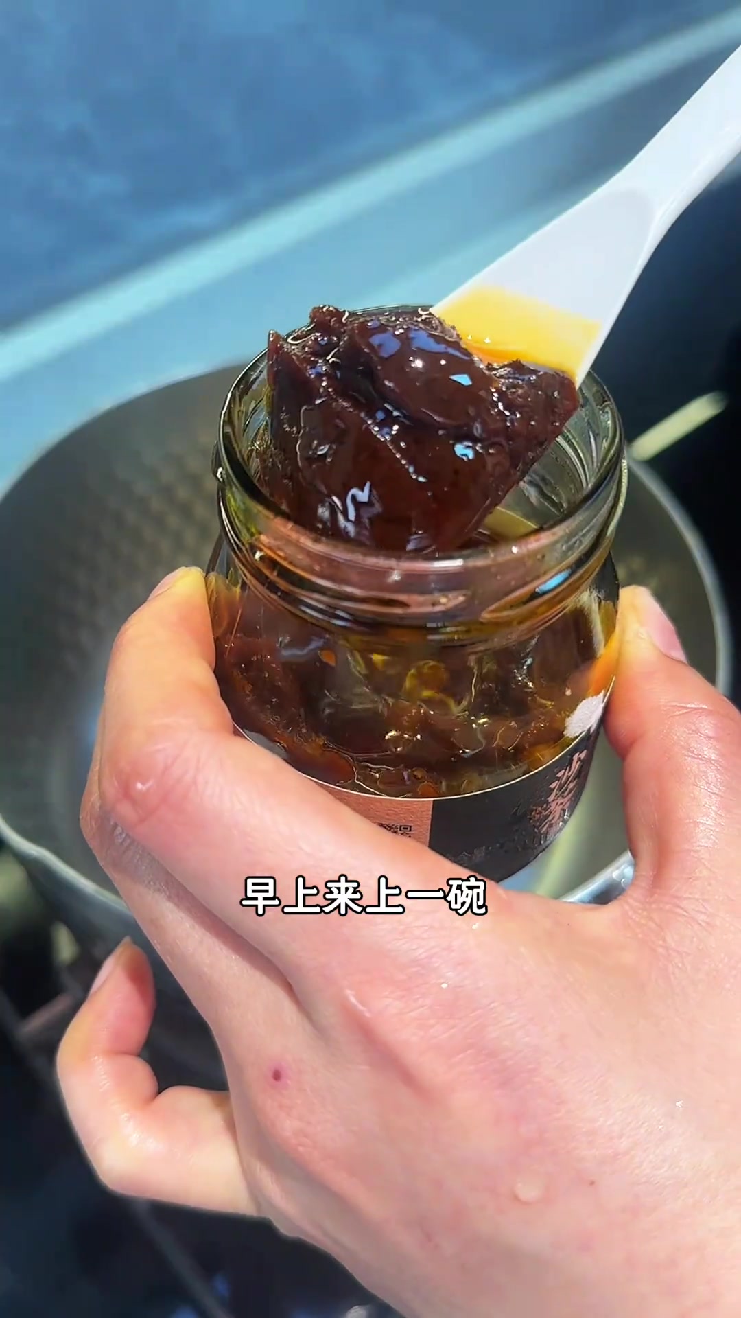 明天的早餐帮你们想好了,就吃这个沙茶牛肉粉吧!汤底浓郁,是很惊艳的味道,嗯。当做午餐也不错