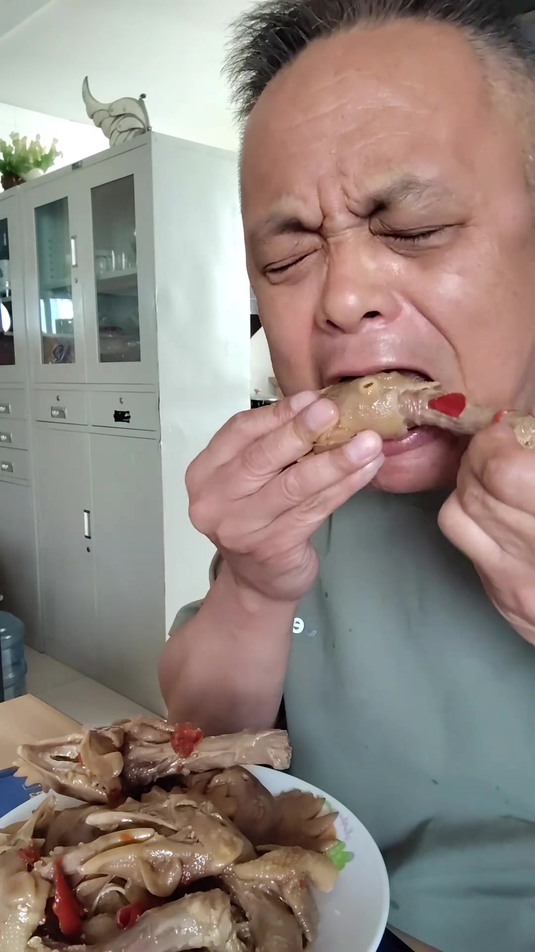 点椒麻鸡外卖就为吃鸡头处理超干净味道绝