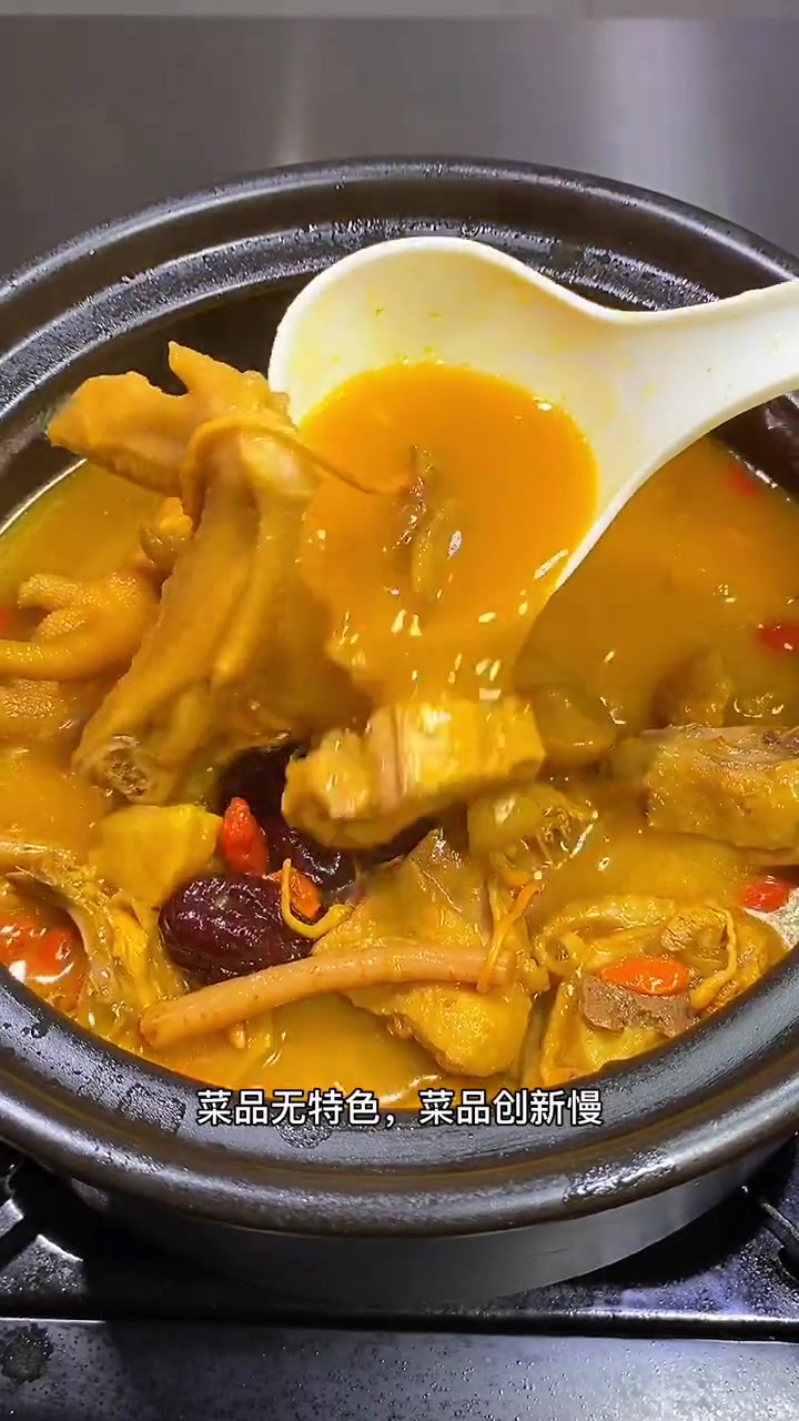 招牌汤菜:黄金板栗鸡汤,操作简单,是灵魂
