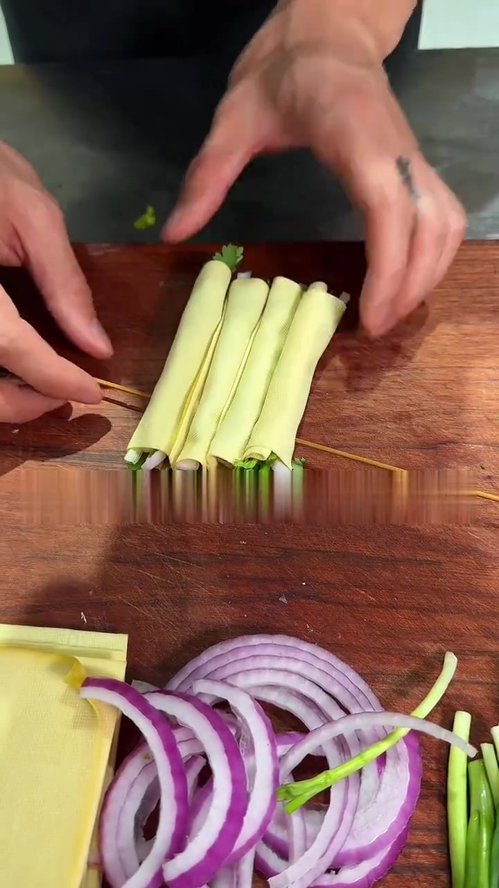 炸菜卷好吃做法:食材准备及炸制要点