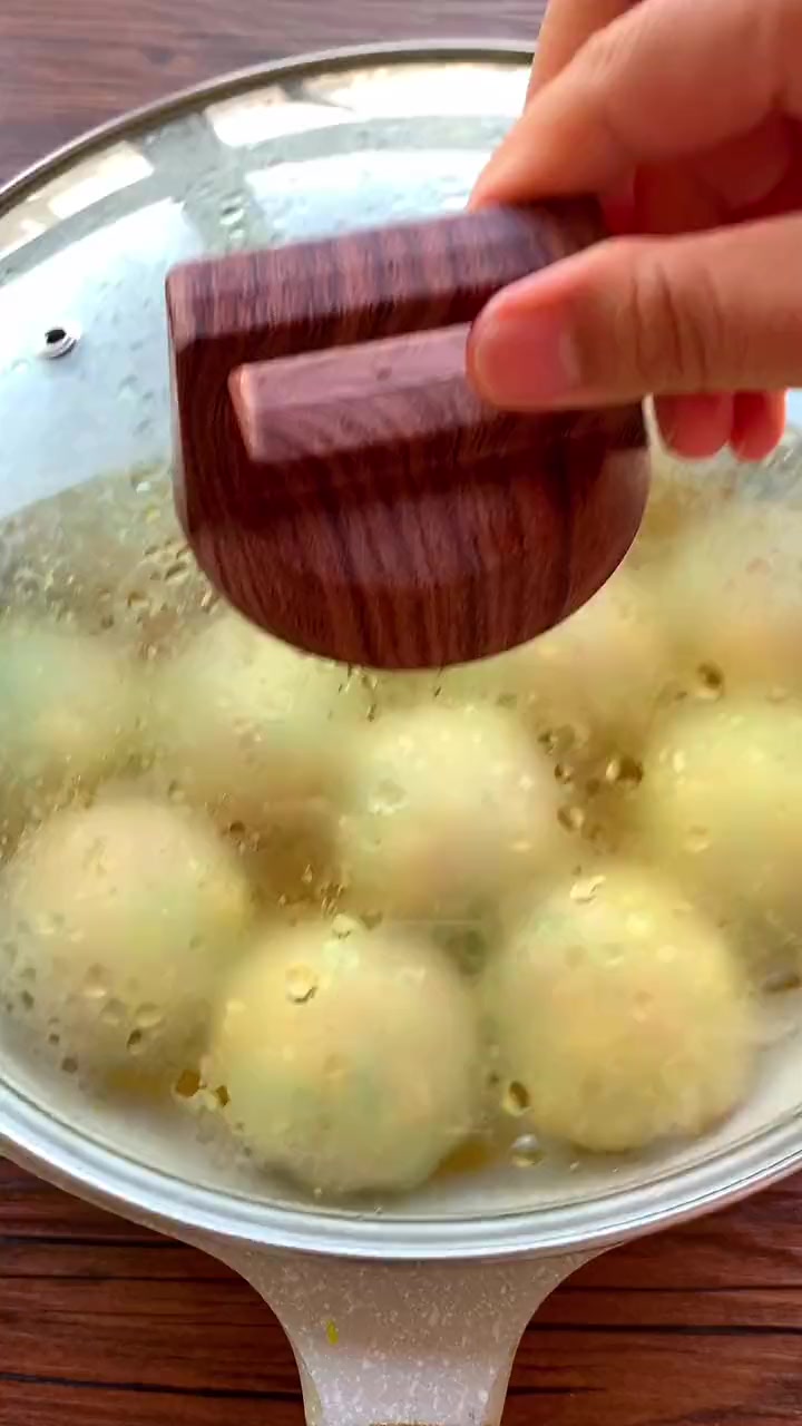 妈妈牌懒人版鸡蛋饼,简单快速,皮薄馅大,真的好吃极了