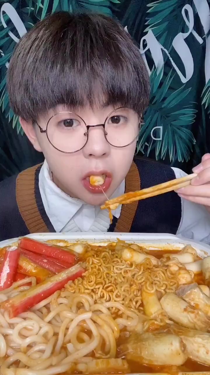 大家一定要尝试吃一次部队火锅!爱上了这个锅~