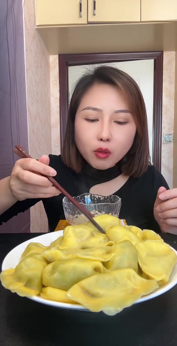 玉米饺子粉包的饺子怎么做，包饺子的视频，水饺