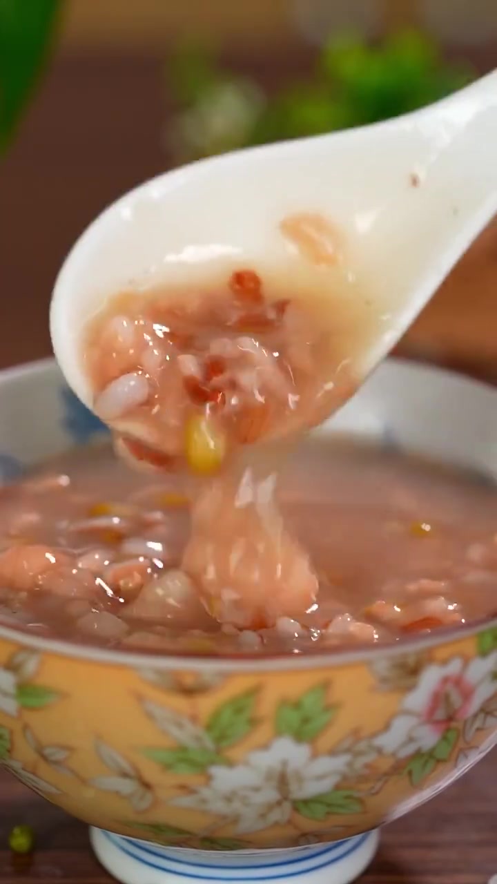 夏天必喝的绿豆百合粥！