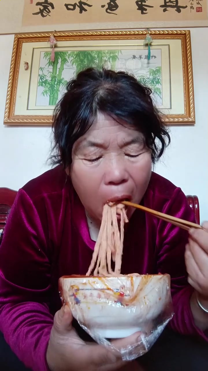 骨头鸡鸡鞭配鸡肠这吃法竟有这讲究?