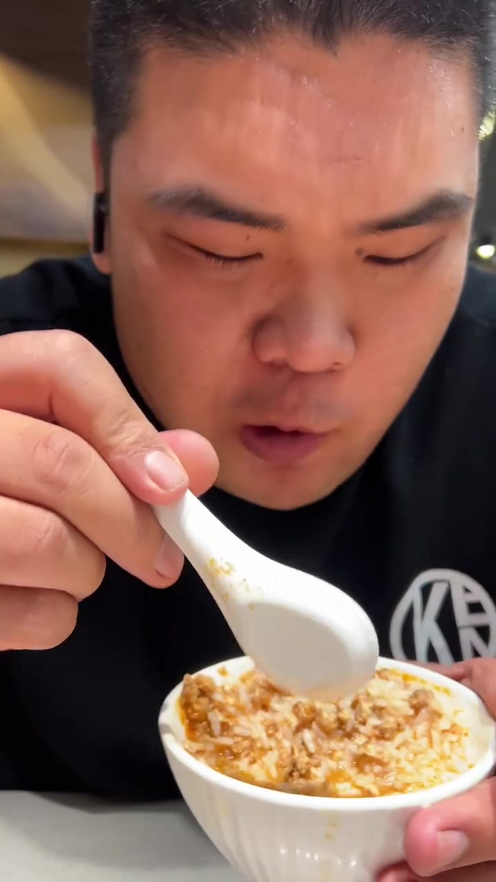 选海底捞狂吃肉水果随便吃这顿超快乐