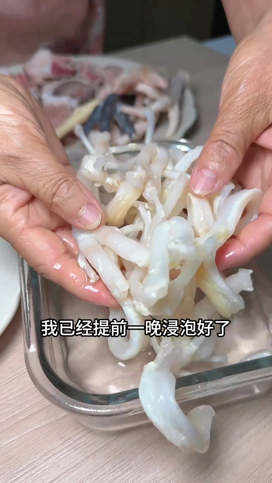 经常运动走来走去的,这煲猪脚筋汤真系要喝起来了