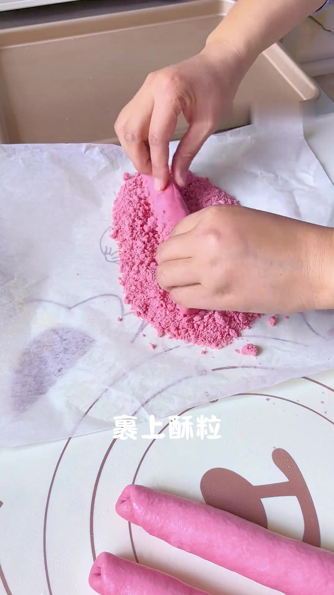 草莓季必做的面包草莓魔法棒粉粉嫩嫩高颜值