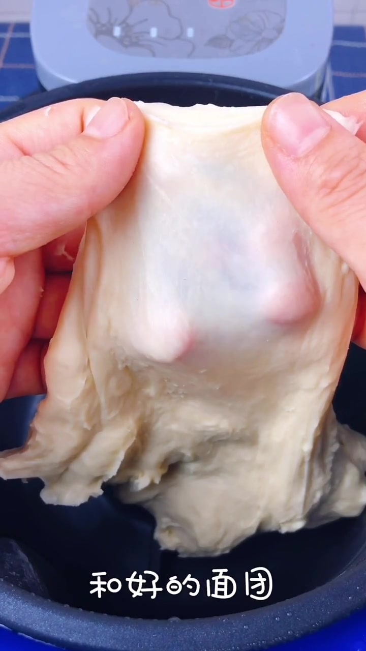 香葱肉松吐司的食材和用量高筋面粉260克纯牛奶160克全蛋液30克白砂糖25克酵母3克盐3