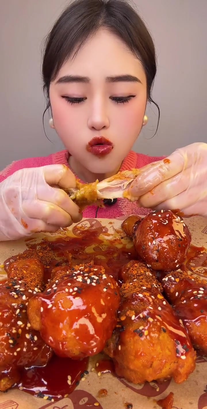 实现了炸鸡腿自由!藤椒味的炸鸡腿还怪好吃嘞~微微麻没啥辣度皮薄肉厚鲜嫩多汁也可以用空气炸锅