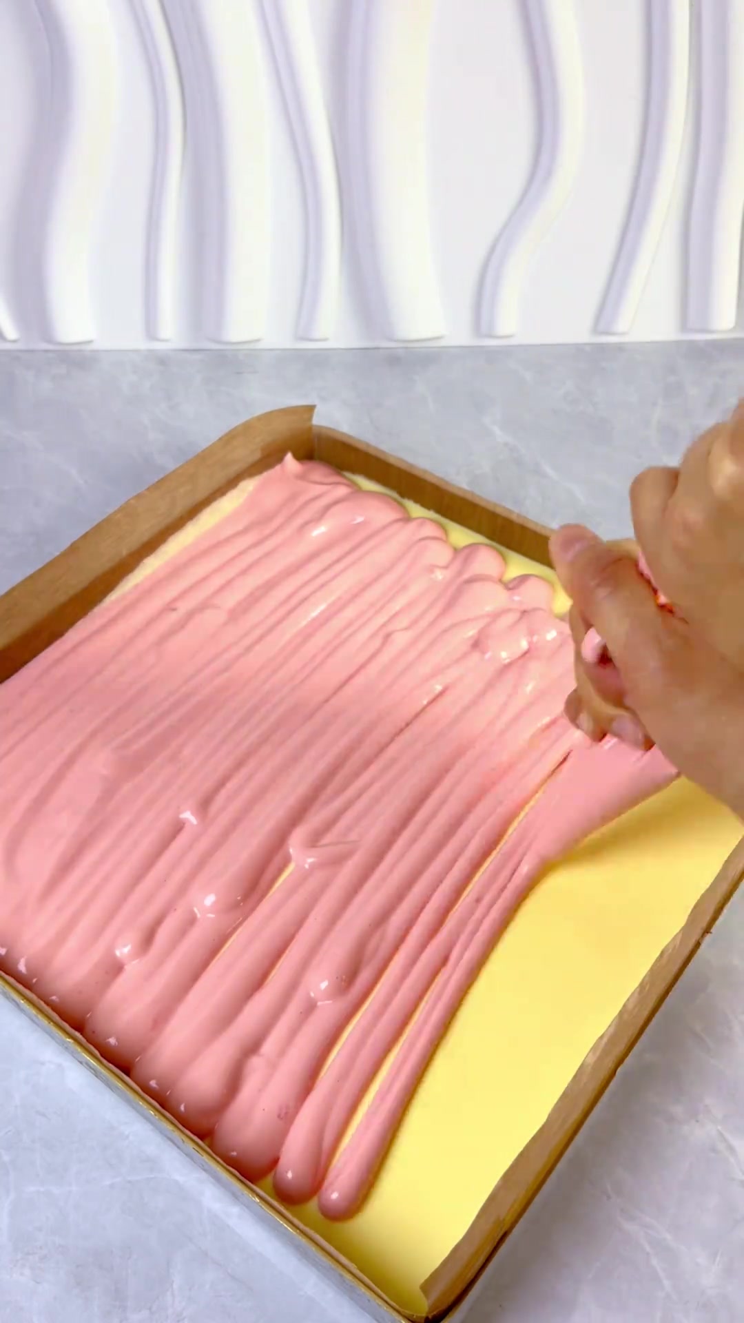 好吃又好做的粉色旋风蛋糕卷，这样做不开裂不掉皮没有布丁层