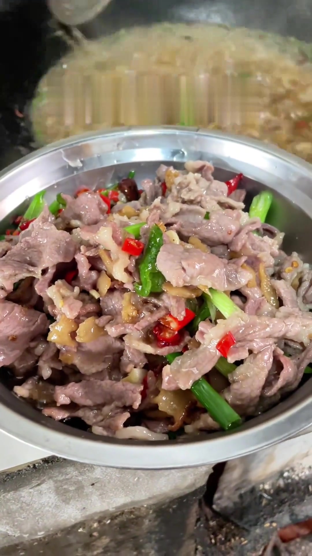 华坪新庄炒滑肉是丽江有名传统手艺代表