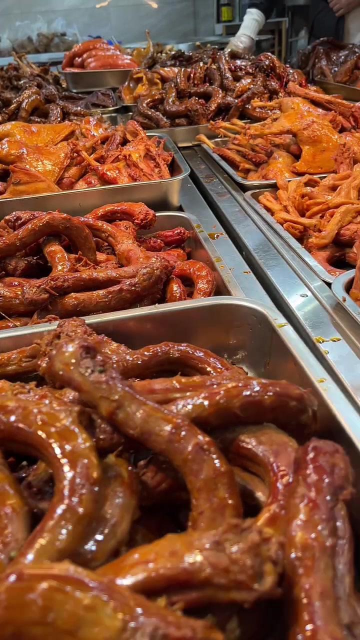 鸭脖卤味发源地武汉,这口味多小吃全