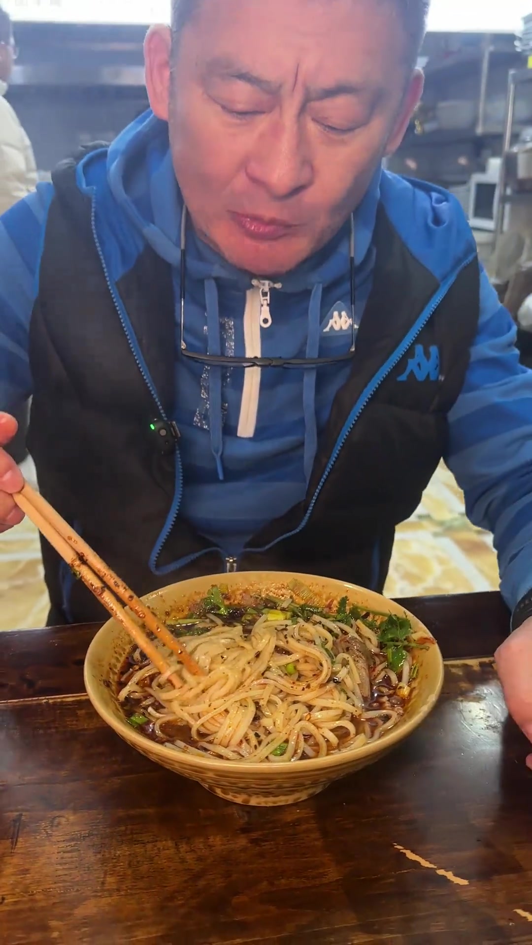 哥几个,来这闹一碗羊肉粉,太满足了