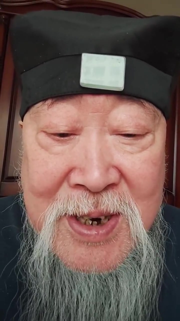 姜坤明属蛇命理揭秘白蜡金命宽宏大量