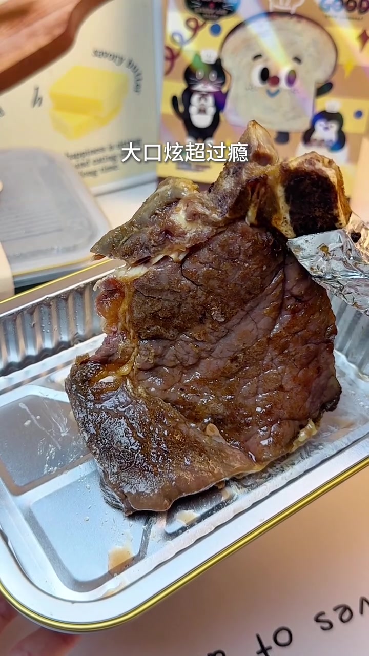 沉浸式用牛排自制巨无霸汉堡