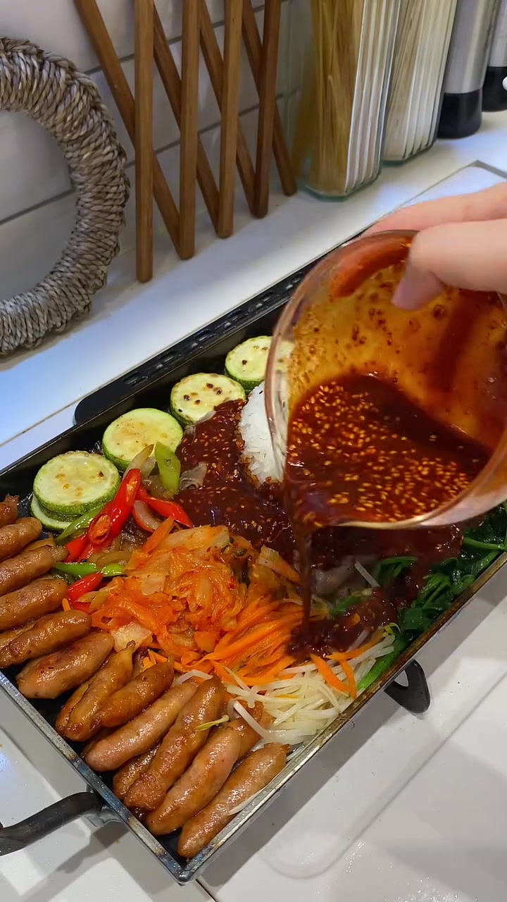 一个人在家吃铁板烤肉拌饭有多爽!