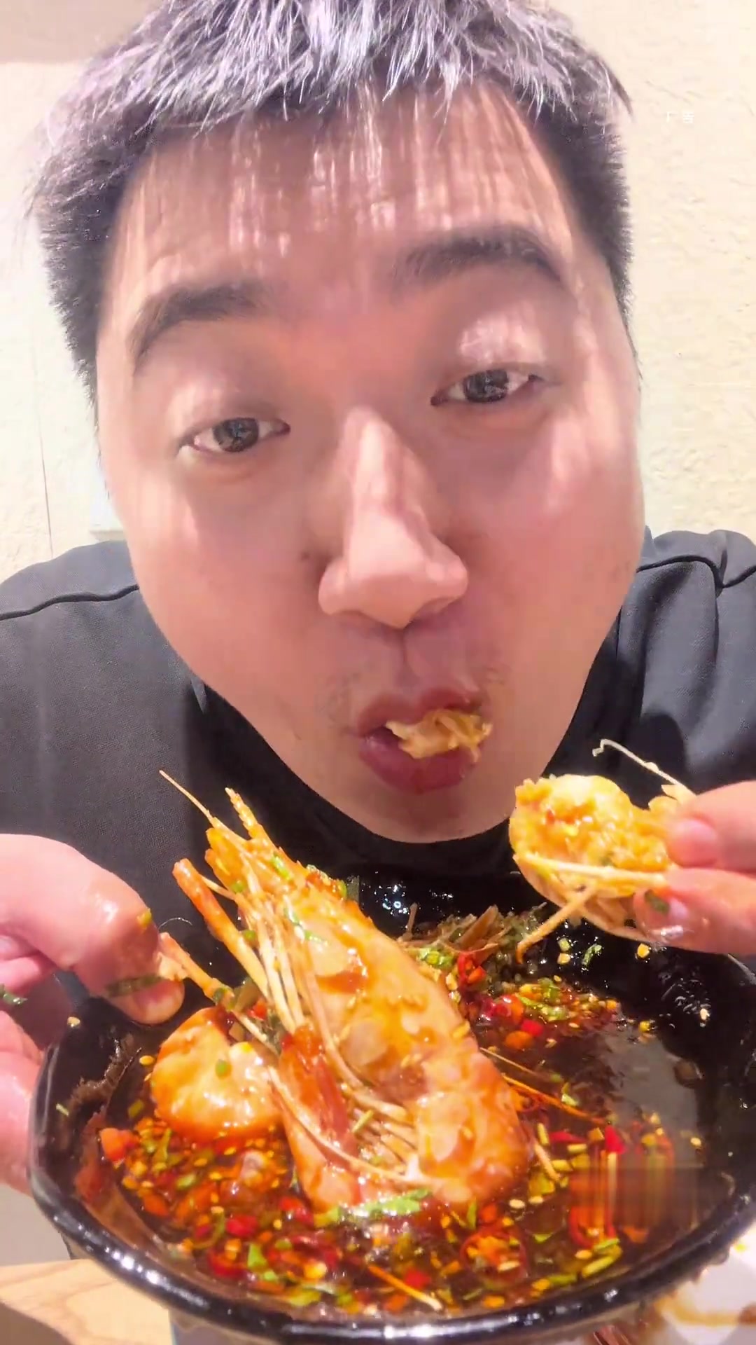 吃上了以前常州没有的烧烤,海肠捞饭、超大罗氏虾、烤螺片……我都要