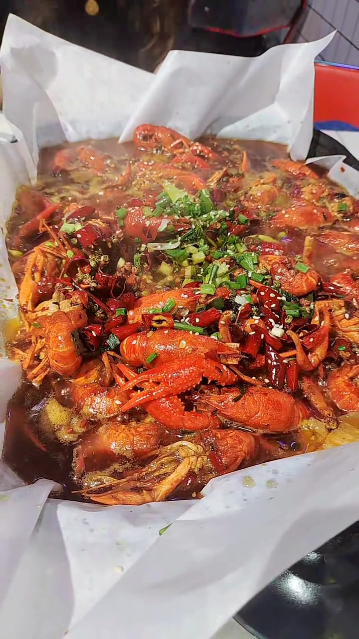 和姐妹来吃个宵夜