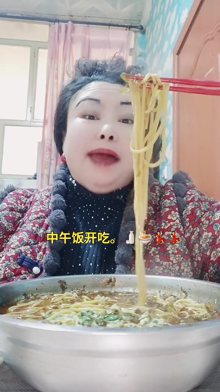 吃酸菜热面汤、韭菜摊鸡蛋太过瘾啦