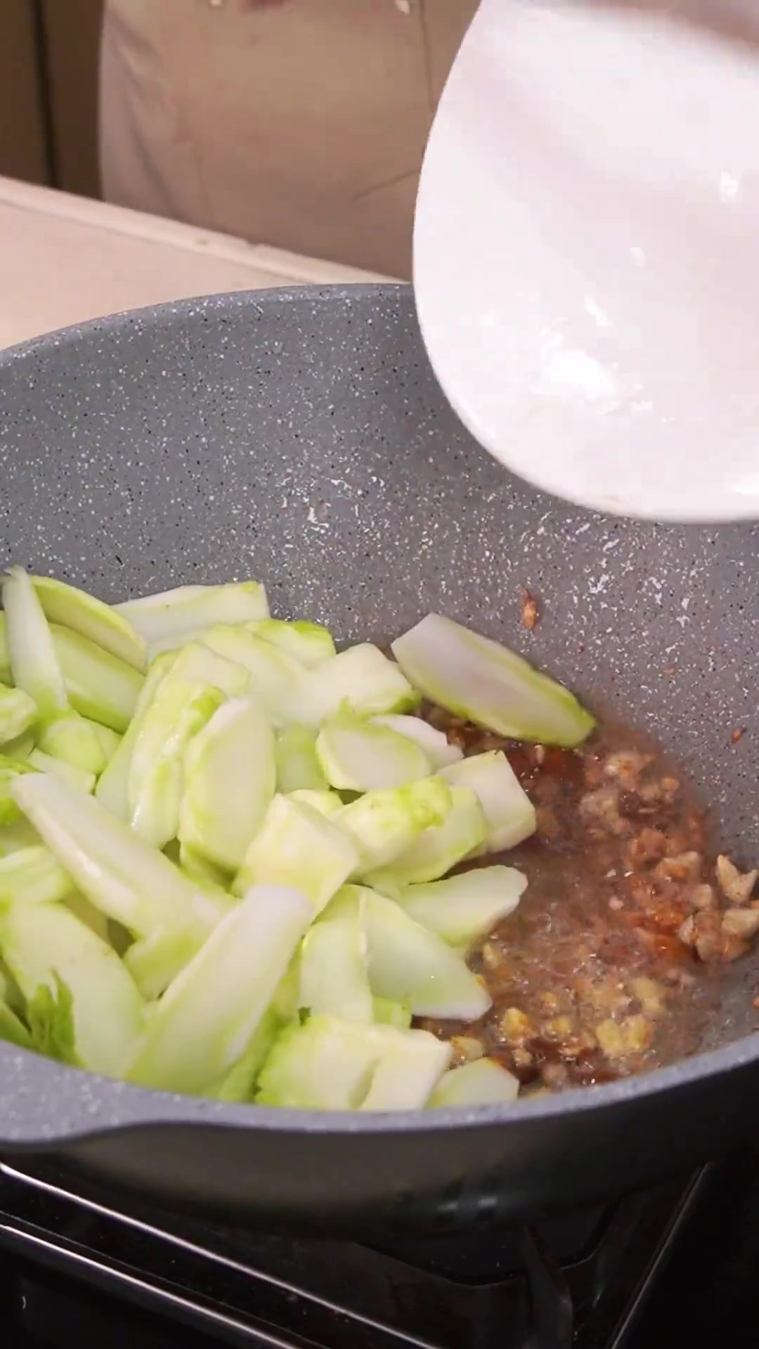 豆酱炒儿菜,口感酥爽,配饭一流!