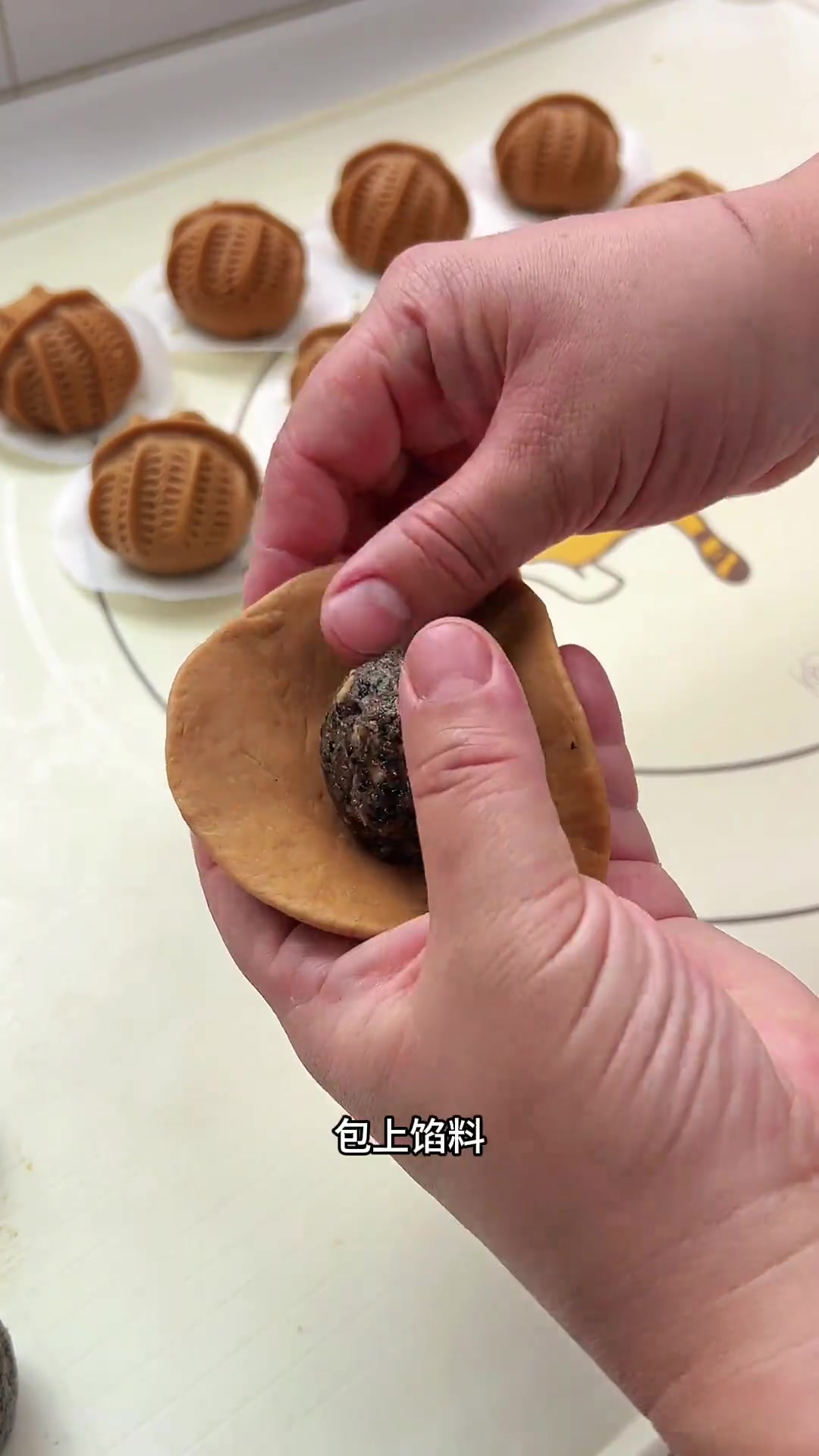 姐妹们快来试试这款营养好吃又健康的核桃包,做法超简单!