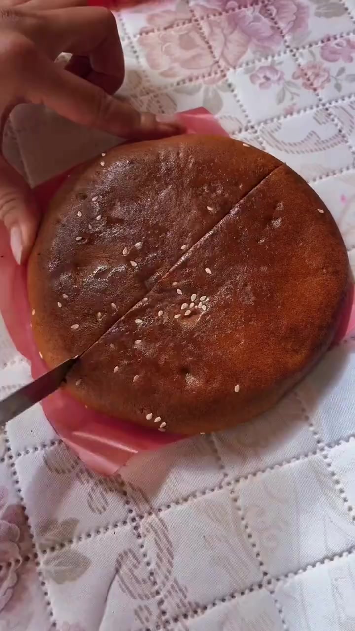 陆良大荞三香月饼,小的时候就是这个味道,现在还是这个味道一直没变。荞面做的面皮里面包的是混