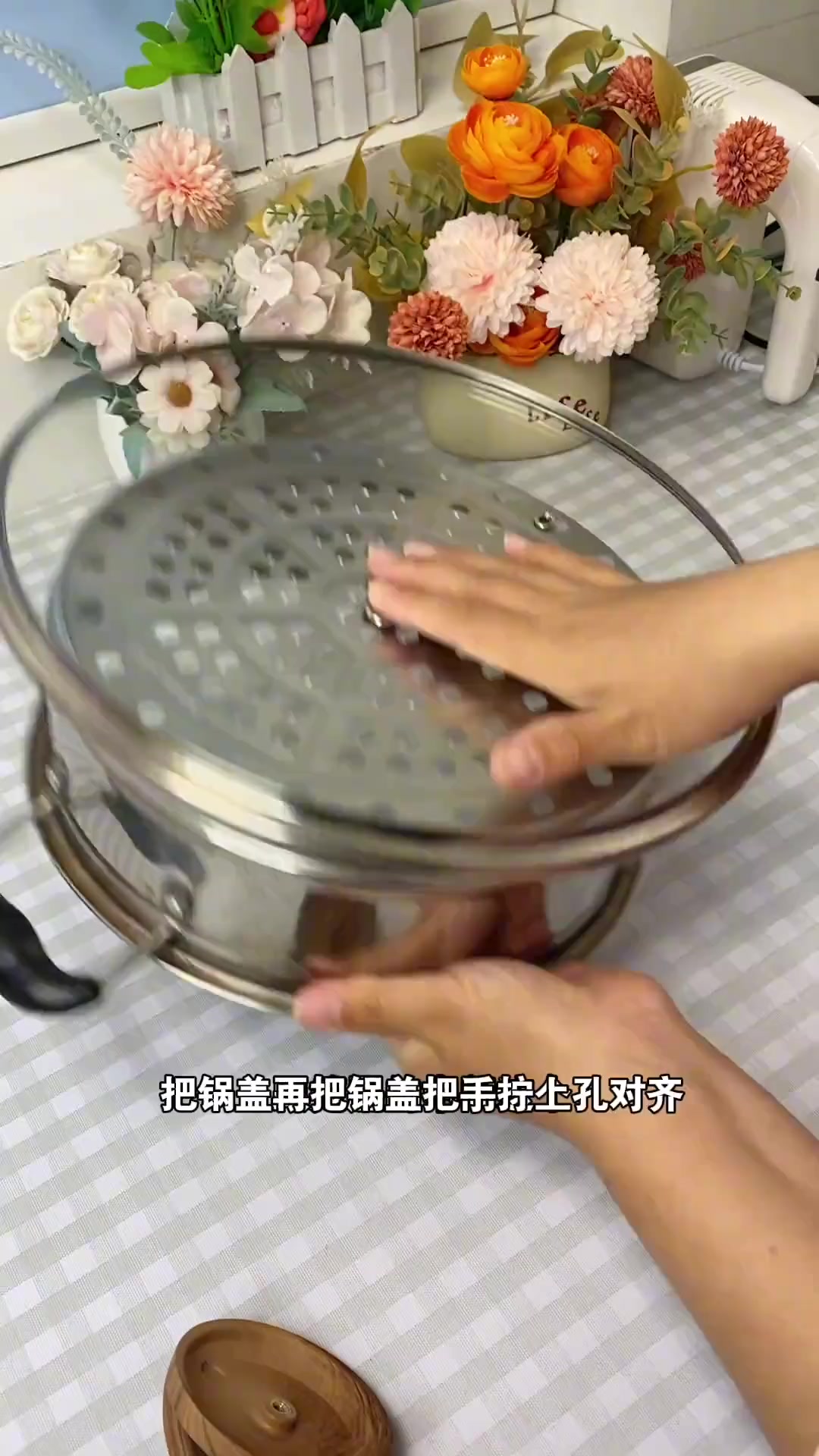 没有蛋糕转台可以在家自制,30秒就能做一个,简单又实用,在家也能做蛋糕了