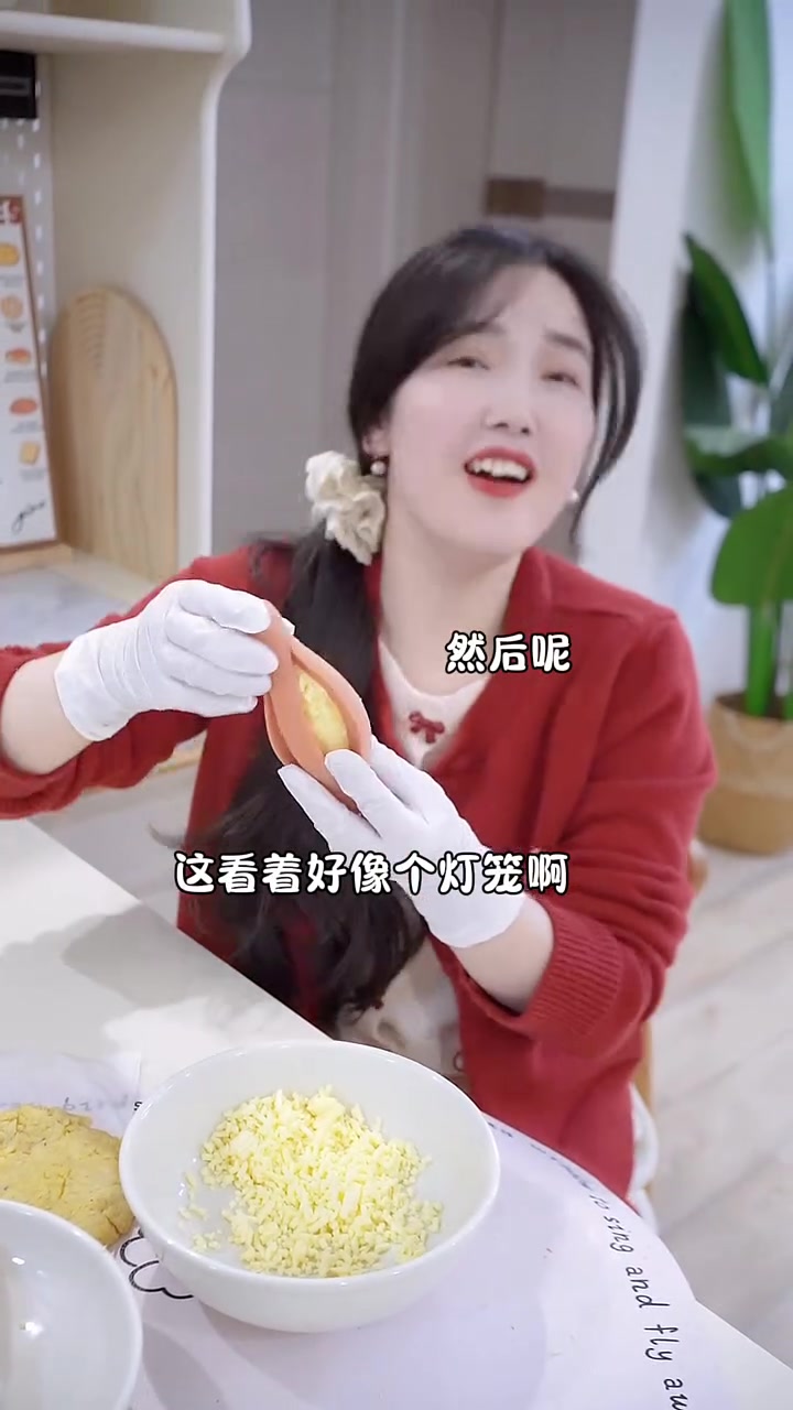 家里薯片吃不完?爆改土豆泥拉丝热狗棒!