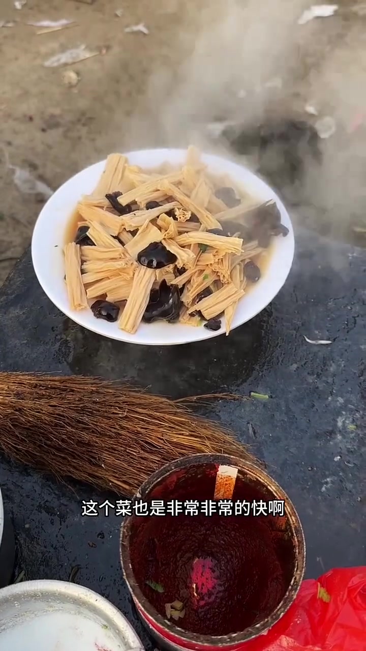 满满一桌子菜，我爱吃