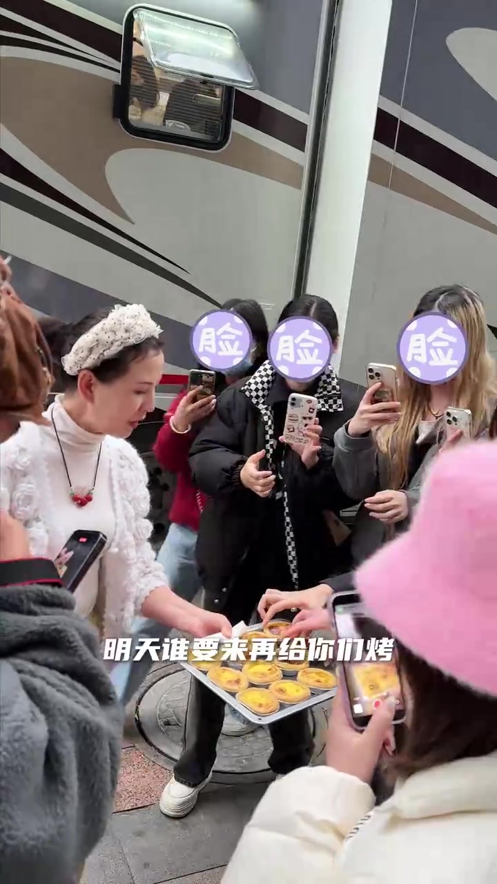 「张予曦」「董华华」只要宝贝爱吃，妈妈就一直给你做生日小蛋糕~