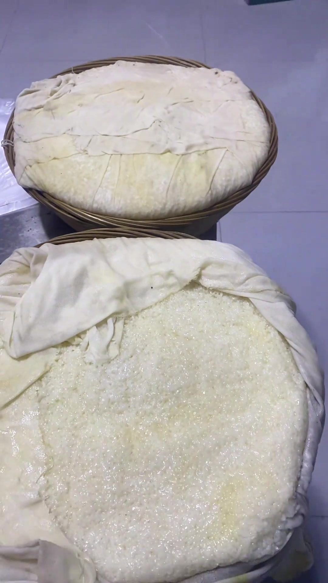 江米糕出锅,热气腾腾,传统做法