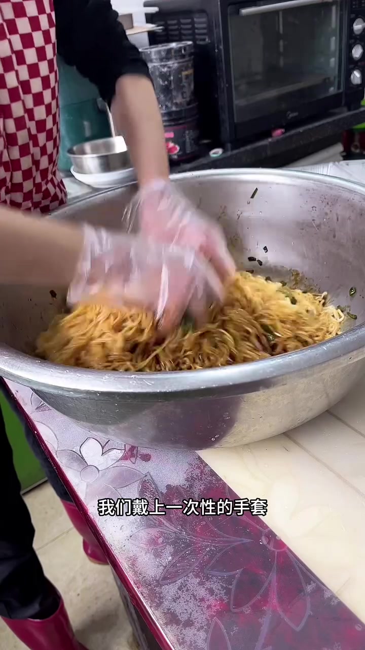 投资小的火鸡面出摊项目,学校门口超受欢迎