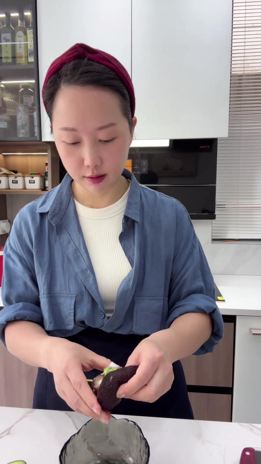 今早给大宝爷俩做紫薯银耳羹和牛油果吐司,给自己煮了当归鸡蛋汤,其实我也为每天早餐做什么犯愁